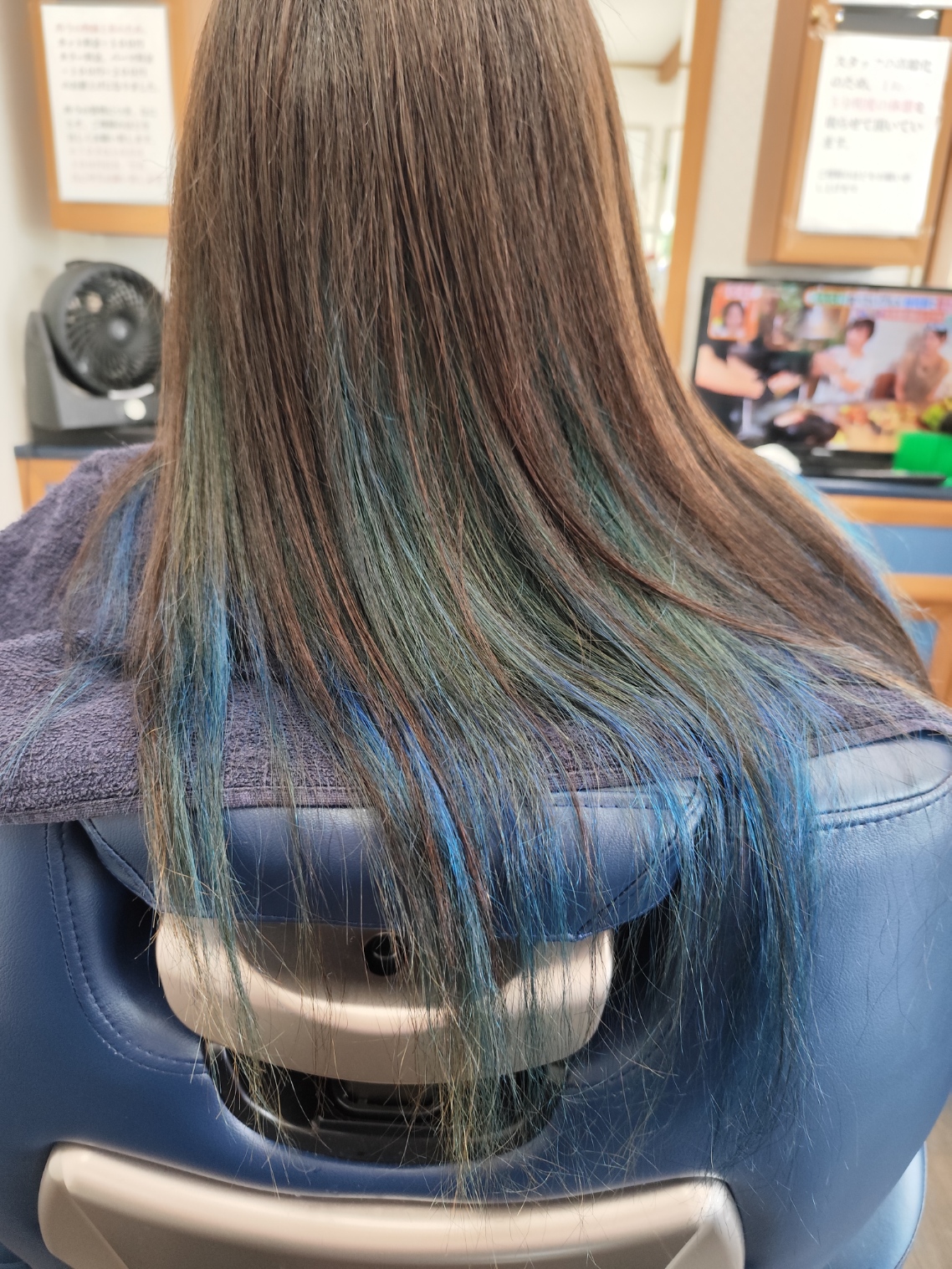 Blue accent gradient hairstyle detail