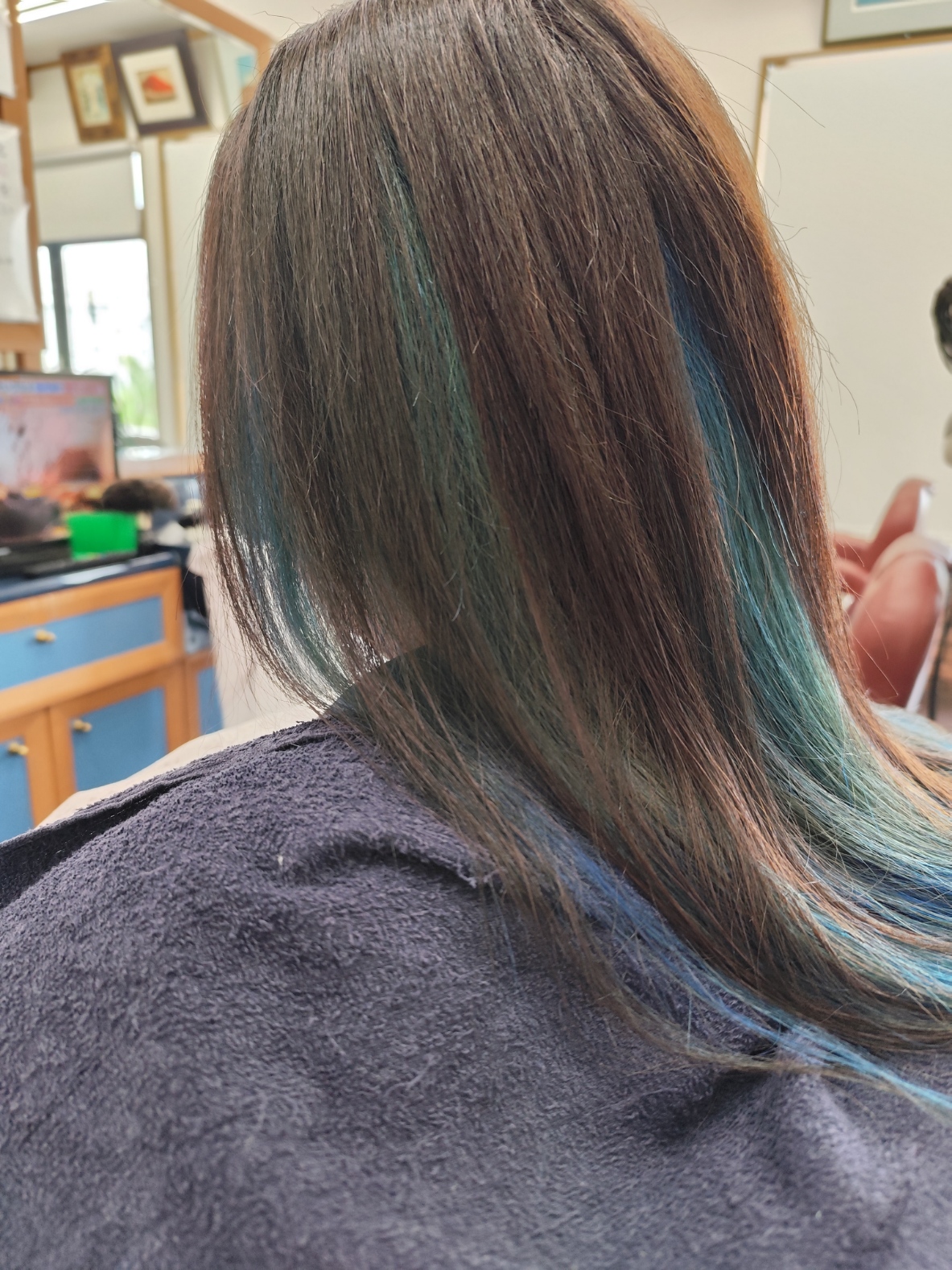 Blue accent gradient hairstyle showcase
