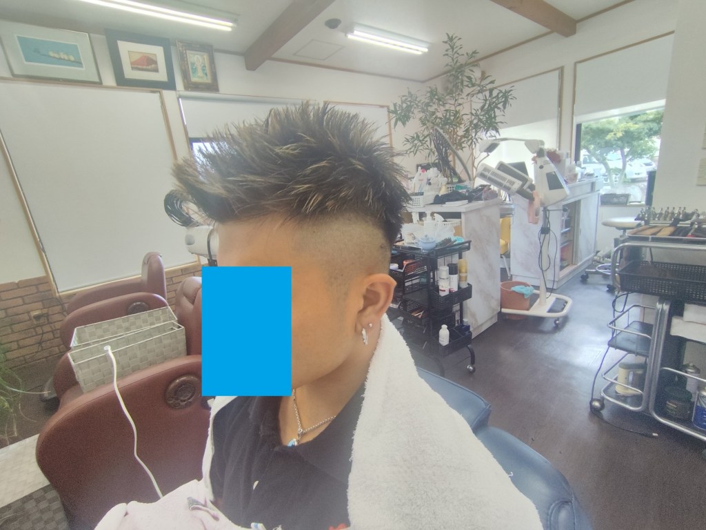 ～矢板市ヘアサロンカワカミ店内でのフェードカット～